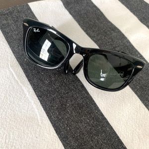 Ray Ban Folding Wayfarer RB4105